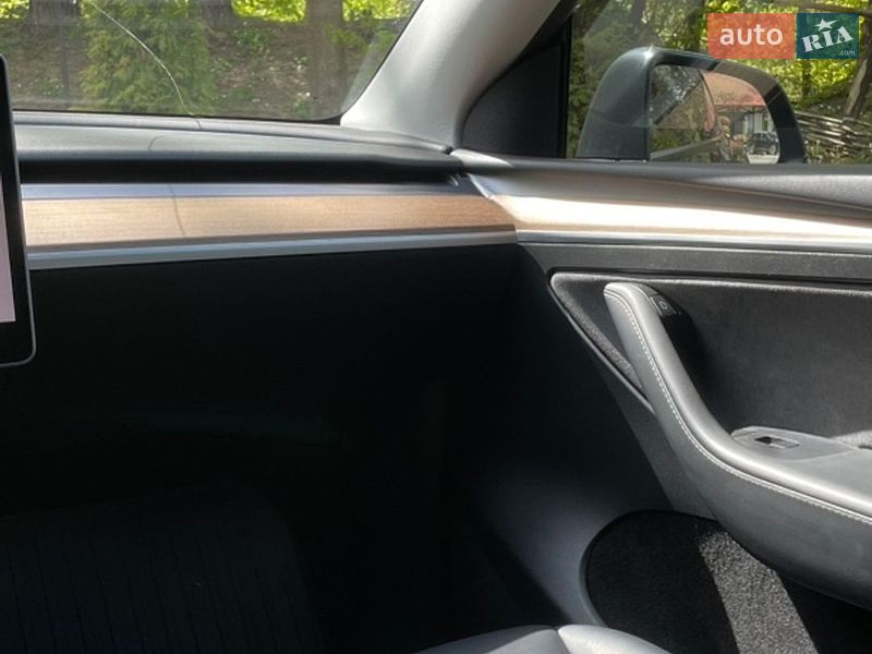Внедорожник / Кроссовер Tesla Model Y 2023 в Дрогобыче