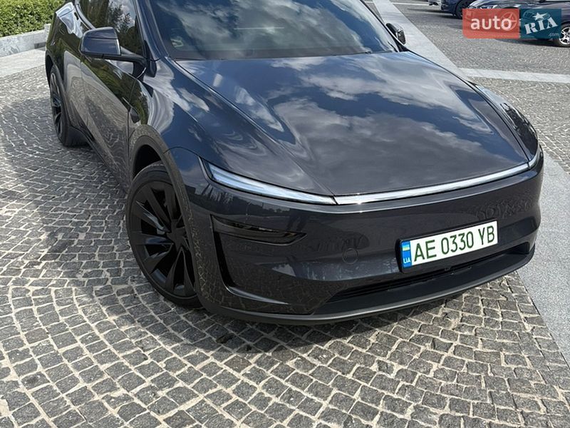 Внедорожник / Кроссовер Tesla Model Y 2025 в Днепре