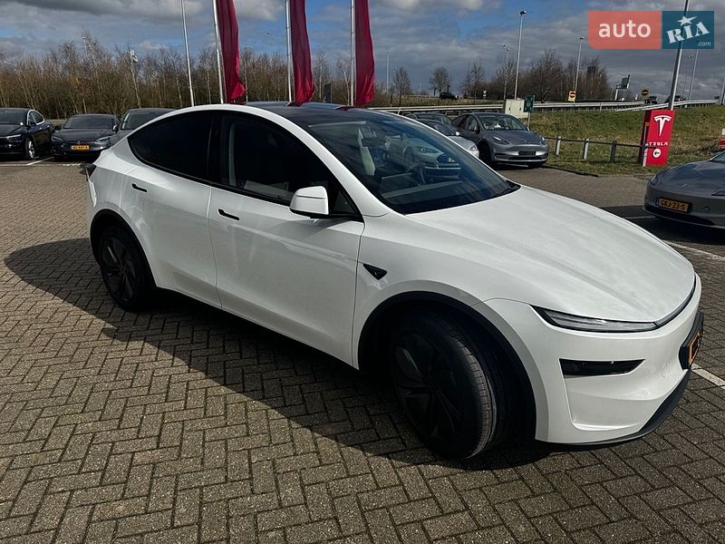 Внедорожник / Кроссовер Tesla Model Y 2025 в Киеве