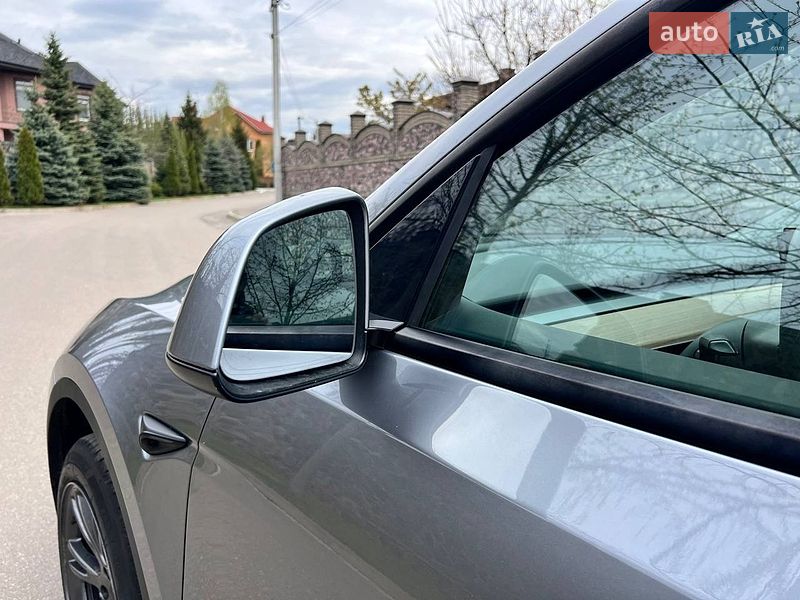 Внедорожник / Кроссовер Tesla Model Y 2025 в Киеве