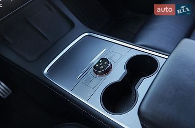 Внедорожник / Кроссовер Tesla Model Y 2022 в Киеве