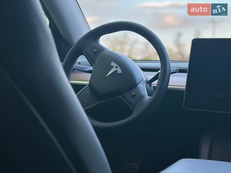 Позашляховик / Кросовер Tesla Model Y 2024 в Кривому Розі