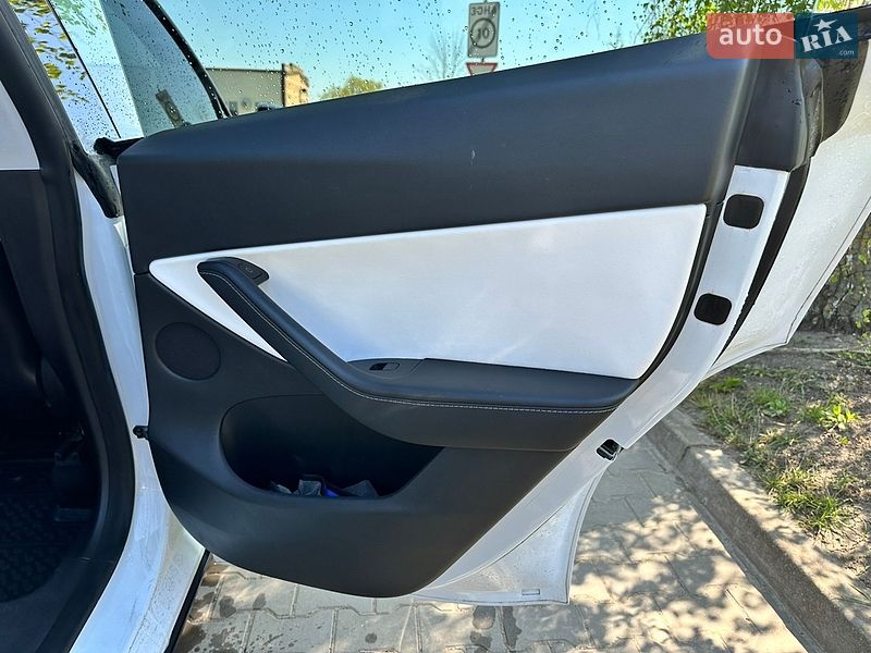Внедорожник / Кроссовер Tesla Model Y 2021 в Тернополе