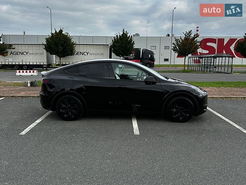 Внедорожник / Кроссовер Tesla Model Y 2024 в Киеве
