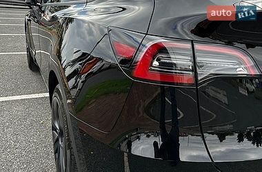 Внедорожник / Кроссовер Tesla Model Y 2024 в Киеве