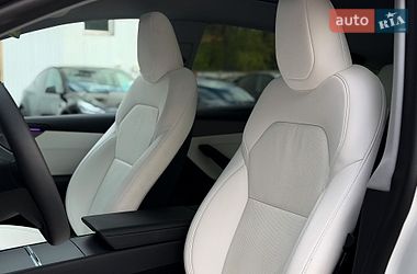 Внедорожник / Кроссовер Tesla Model Y 2025 в Киеве