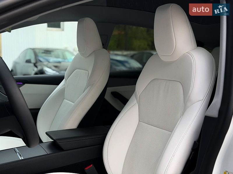 Внедорожник / Кроссовер Tesla Model Y 2025 в Киеве