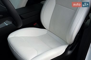 Внедорожник / Кроссовер Tesla Model Y 2025 в Киеве