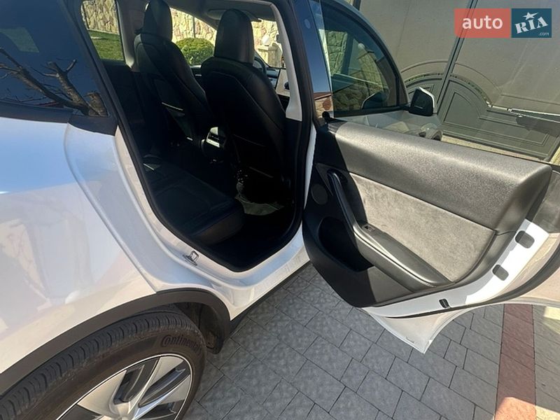 Внедорожник / Кроссовер Tesla Model Y 2023 в Тернополе