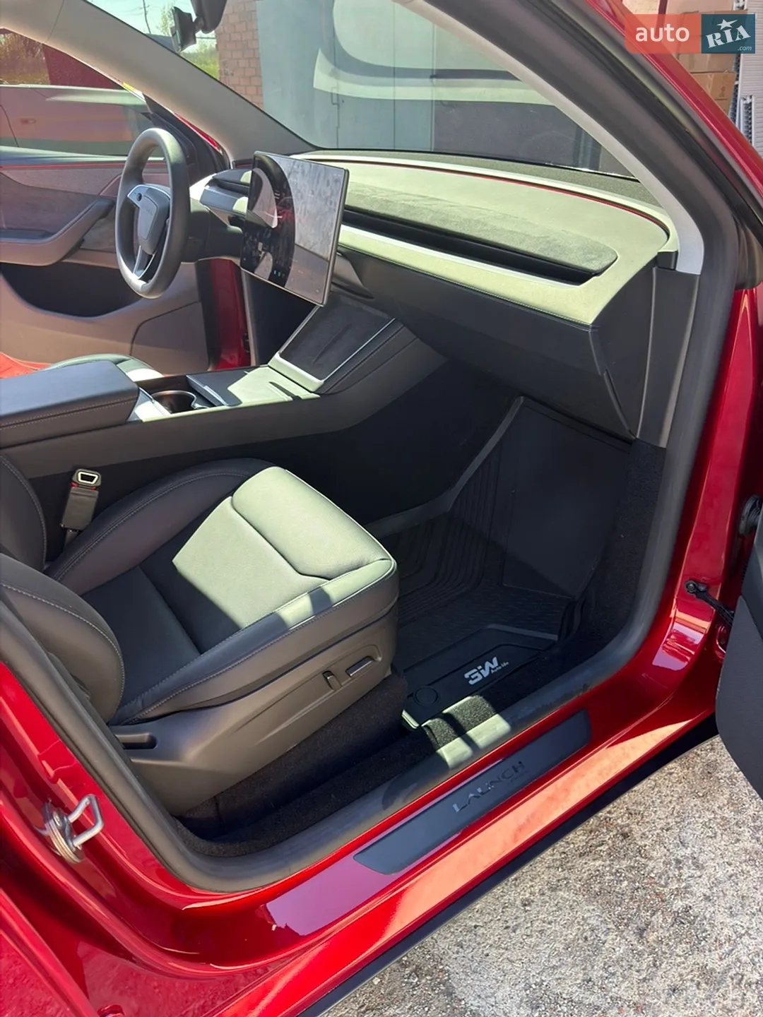 2025 Tesla Model Y - мініатюра 18