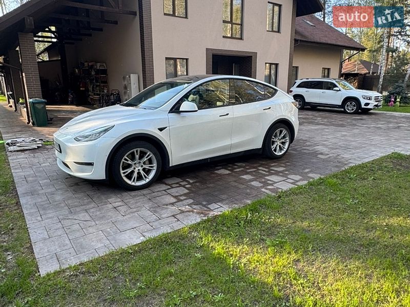 Внедорожник / Кроссовер Tesla Model Y 2021 в Киеве