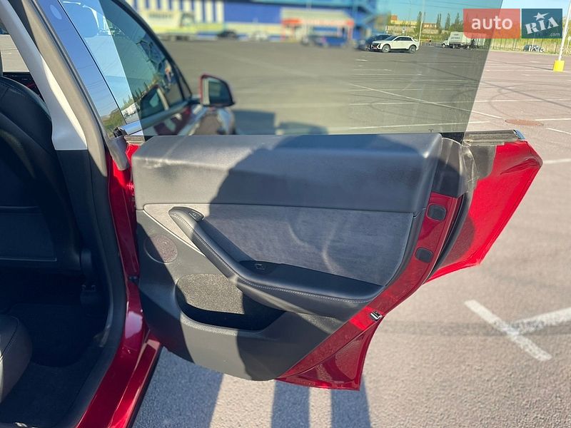 Позашляховик / Кросовер Tesla Model Y 2024 в Рівному фото 27 Позашляховик / Кросовер Tesla Model Y 2024 в Рівному