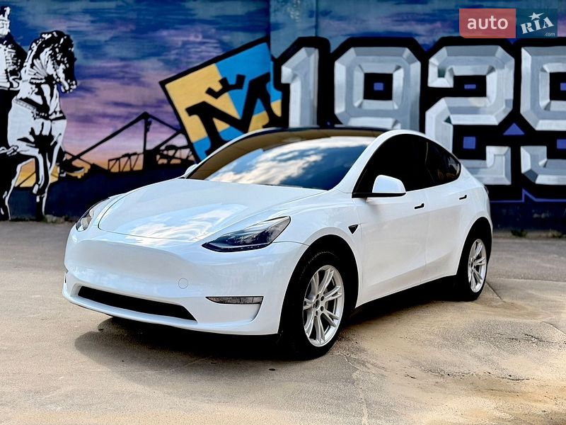 Tesla Model Y 2024