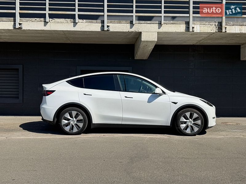 Внедорожник / Кроссовер Tesla Model Y 2023 в Киеве