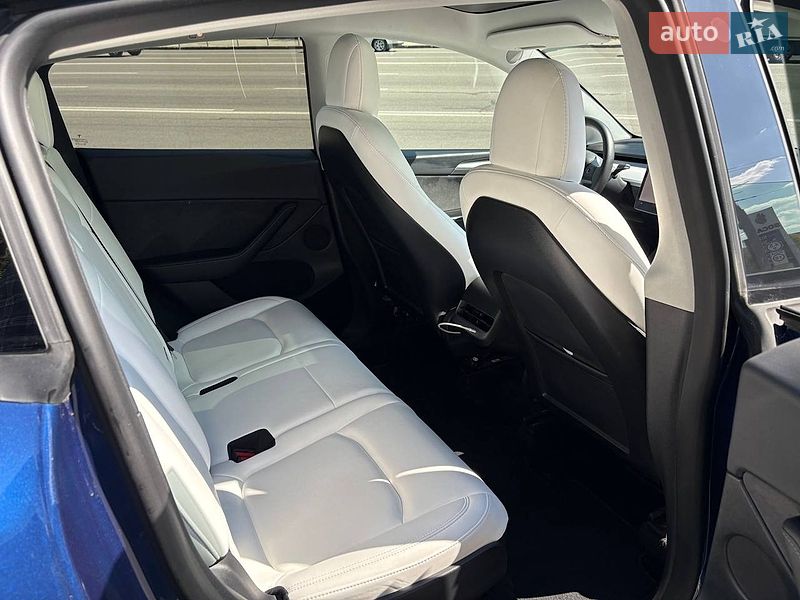 Внедорожник / Кроссовер Tesla Model Y 2023 в Киеве