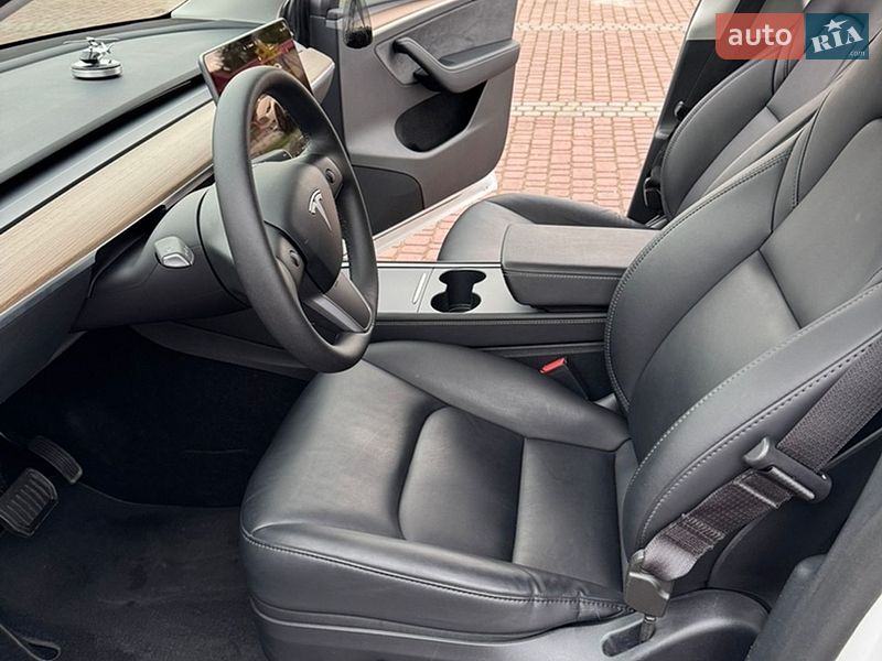 Внедорожник / Кроссовер Tesla Model Y 2024 в Львове