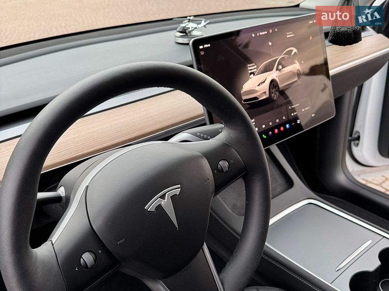Внедорожник / Кроссовер Tesla Model Y 2024 в Львове