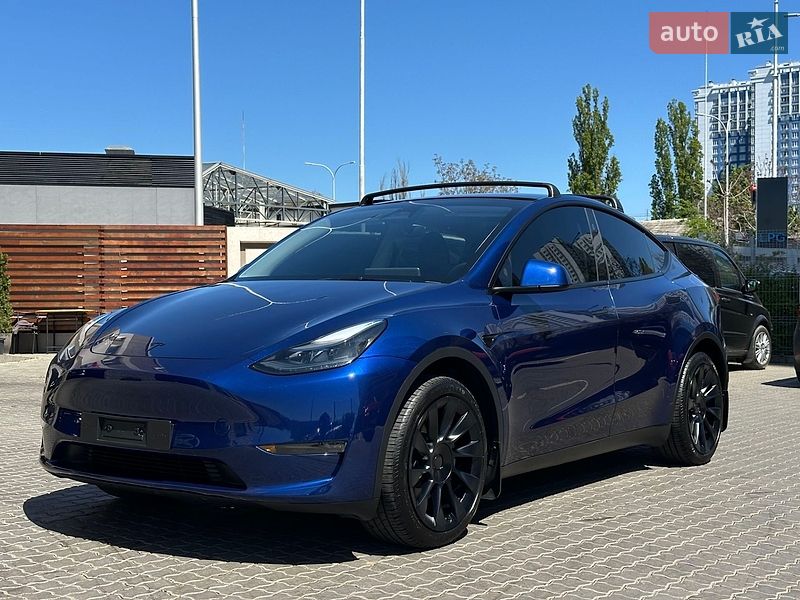 Tesla Model Y 2024