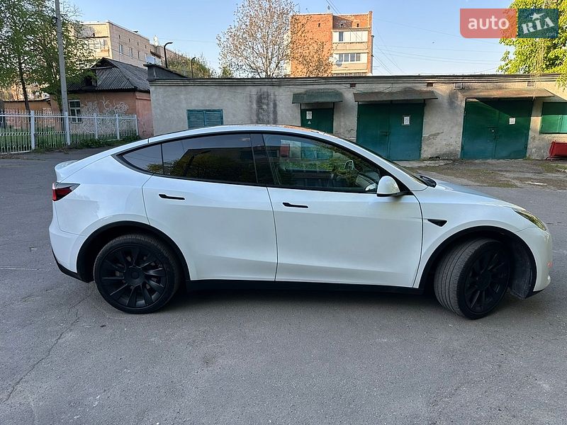 Внедорожник / Кроссовер Tesla Model Y 2024 в Киеве