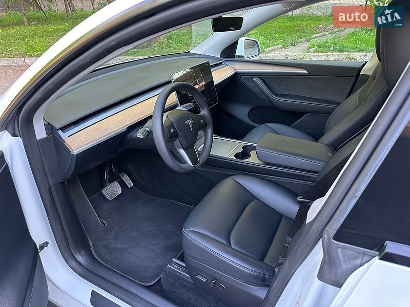 Внедорожник / Кроссовер Tesla Model Y 2024 в Киеве