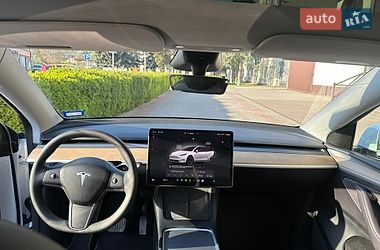 Внедорожник / Кроссовер Tesla Model Y 2024 в Киеве