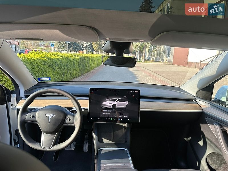 Внедорожник / Кроссовер Tesla Model Y 2024 в Киеве