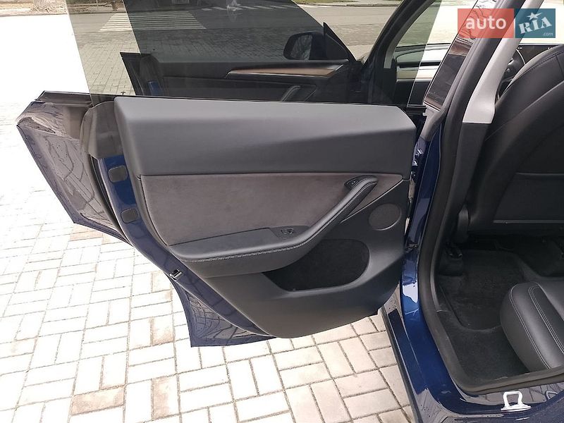 Внедорожник / Кроссовер Tesla Model Y 2023 в Днепре