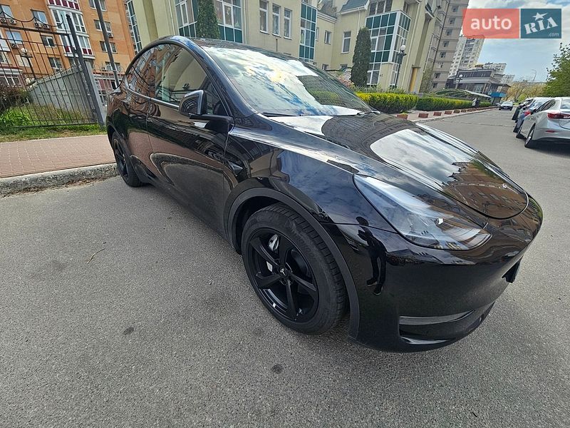 Позашляховик / Кросовер Tesla Model Y 2024 в Києві