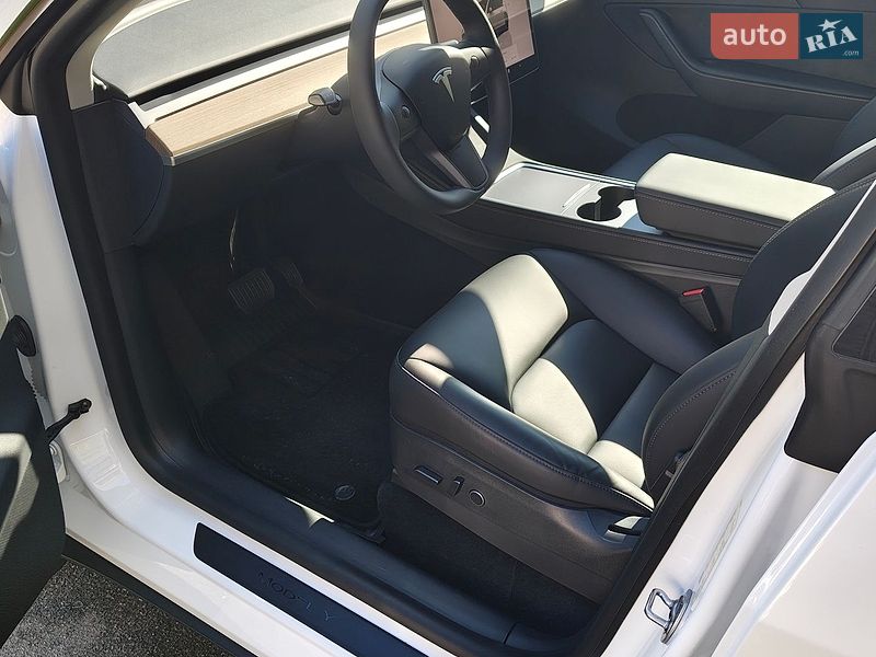 Внедорожник / Кроссовер Tesla Model Y 2022 в Киеве