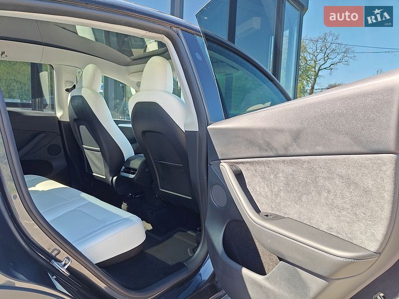 Внедорожник / Кроссовер Tesla Model Y 2024 в Львове