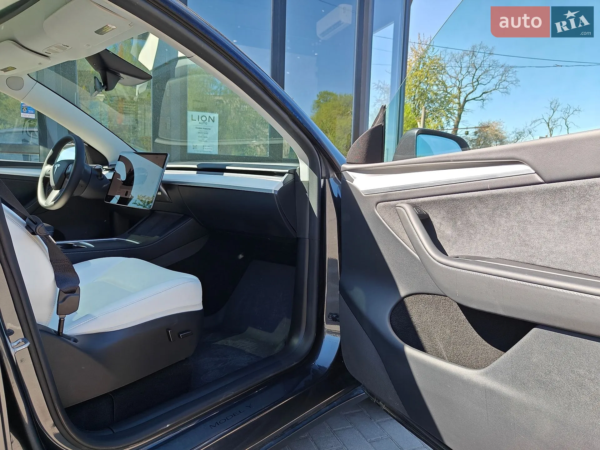2024 Tesla Model Y - мініатюра 23