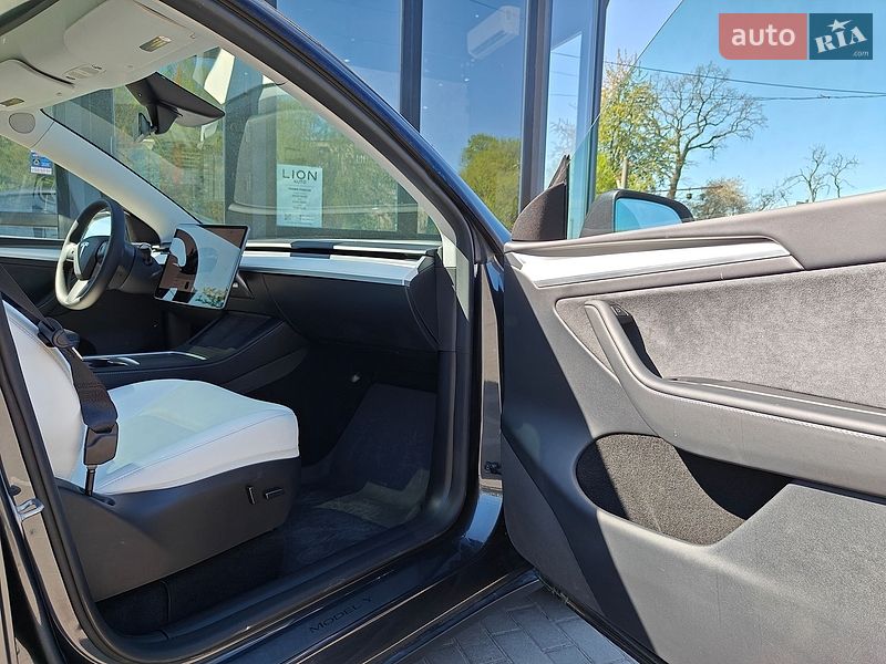 Внедорожник / Кроссовер Tesla Model Y 2024 в Львове