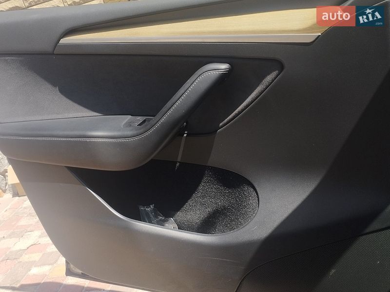 Внедорожник / Кроссовер Tesla Model Y 2023 в Полтаве