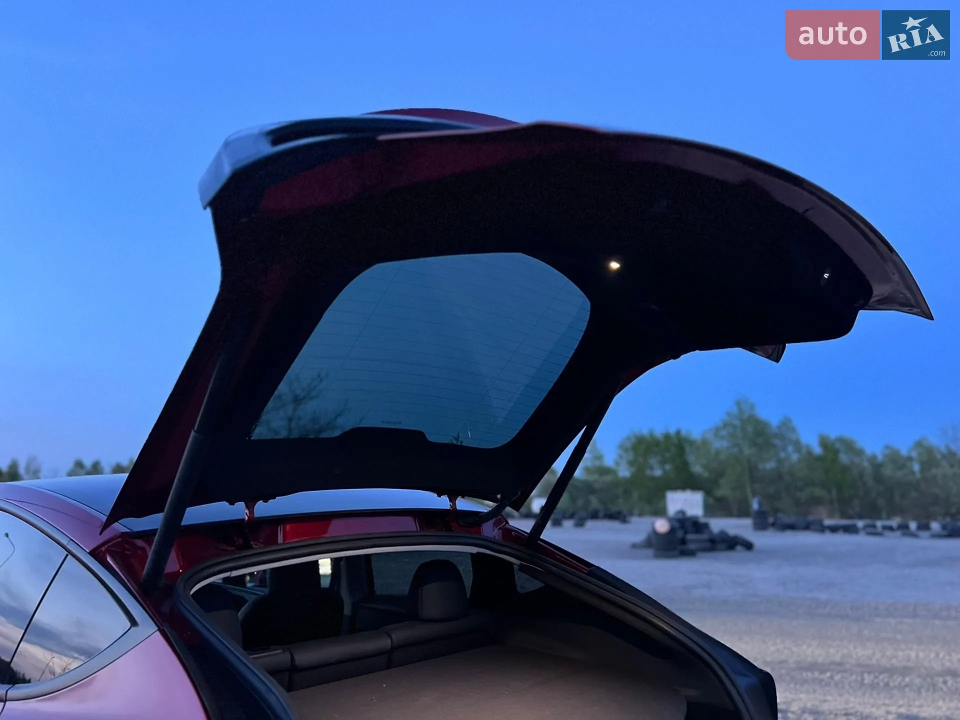 2025 Tesla Model Y - мініатюра 30