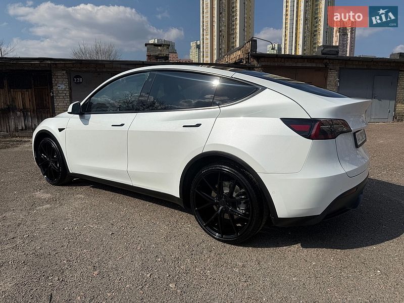 Внедорожник / Кроссовер Tesla Model Y 2021 в Киеве