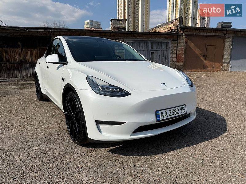 Внедорожник / Кроссовер Tesla Model Y 2021 в Киеве