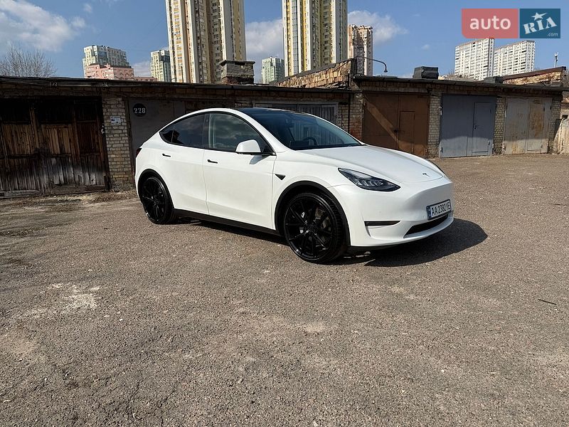 Внедорожник / Кроссовер Tesla Model Y 2021 в Киеве