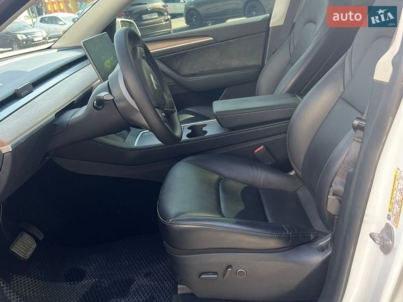 Позашляховик / Кросовер Tesla Model Y 2024 в Дніпрі