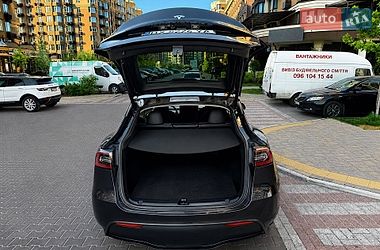 Внедорожник / Кроссовер Tesla Model Y 2024 в Киеве