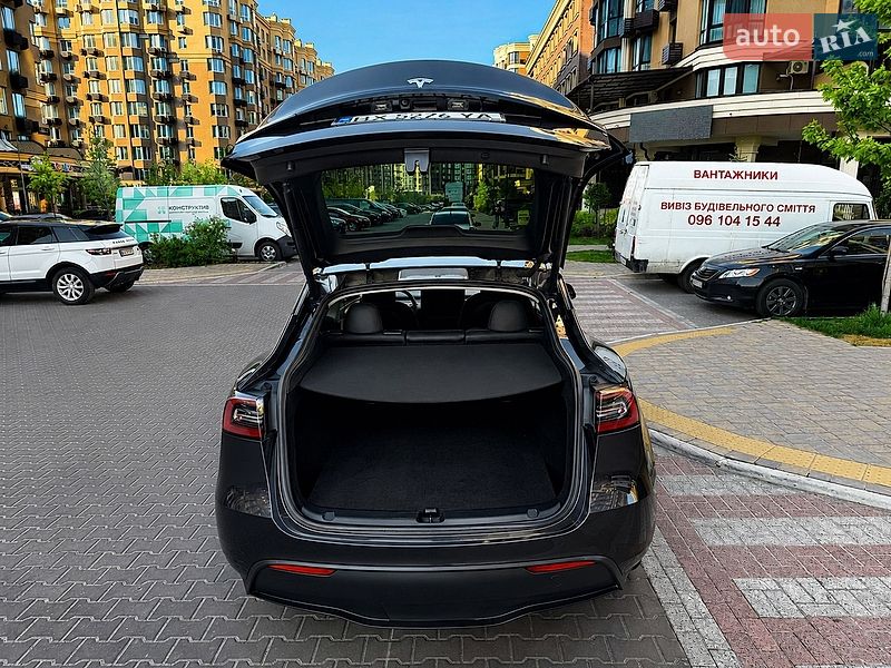 Внедорожник / Кроссовер Tesla Model Y 2024 в Киеве