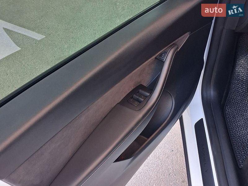 Внедорожник / Кроссовер Tesla Model Y 2021 в Днепре