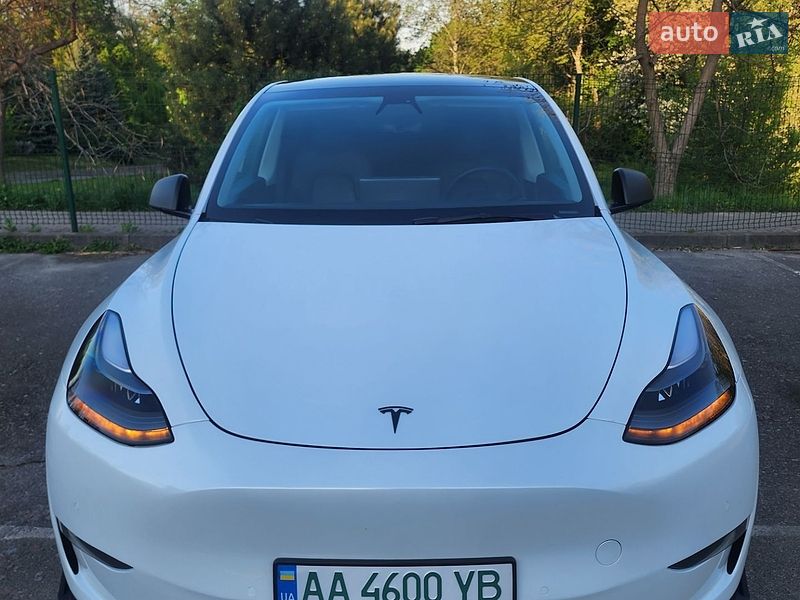 Внедорожник / Кроссовер Tesla Model Y 2022 в Киеве