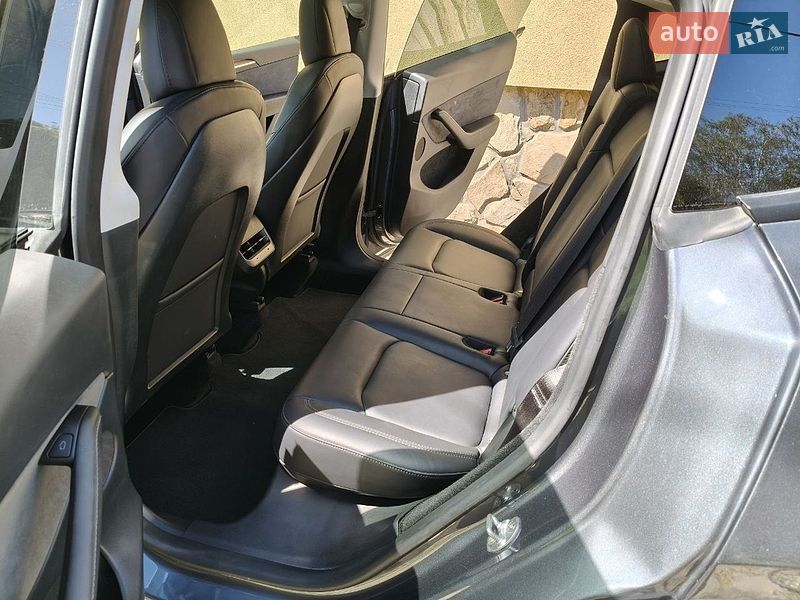 Внедорожник / Кроссовер Tesla Model Y 2023 в Ивано-Франковске