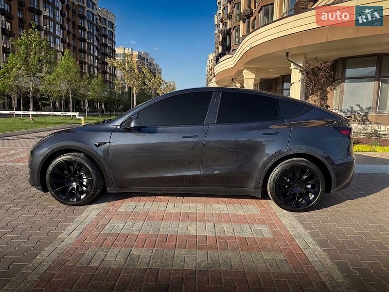 Внедорожник / Кроссовер Tesla Model Y 2024 в Киеве
