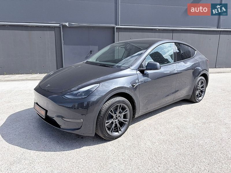 Tesla Model Y 2024