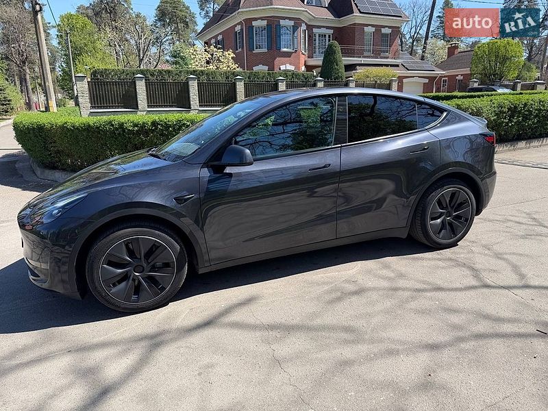 Позашляховик / Кросовер Tesla Model Y 2024 в Києві