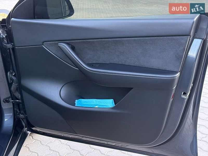 Внедорожник / Кроссовер Tesla Model Y 2021 в Львове