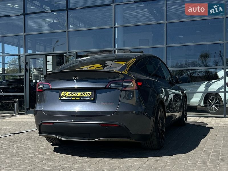 Позашляховик / Кросовер Tesla Model Y 2023 в Івано-Франківську