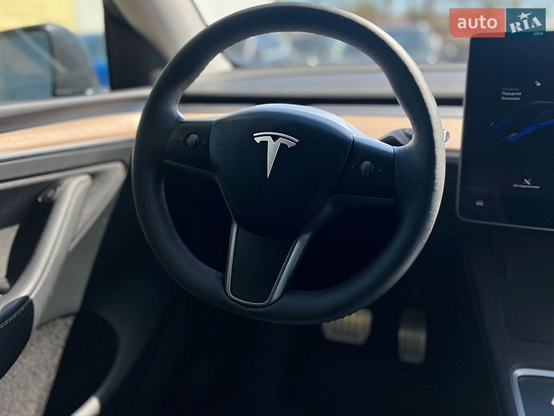 Позашляховик / Кросовер Tesla Model Y 2023 в Івано-Франківську