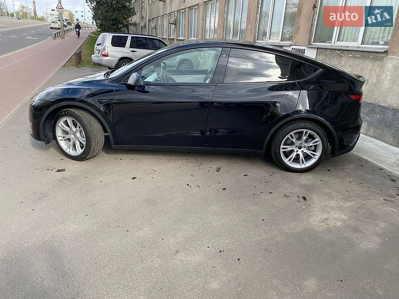 Внедорожник / Кроссовер Tesla Model Y 2020 в Киеве
